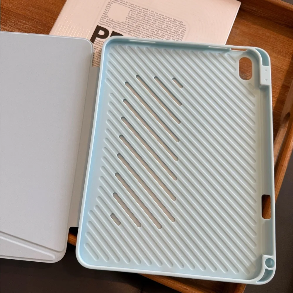 ESR iPad A16 Sky Blue Cover